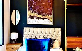 Duke And Duchess Apartments And Rooms - Private In Room Hot Tub Suites